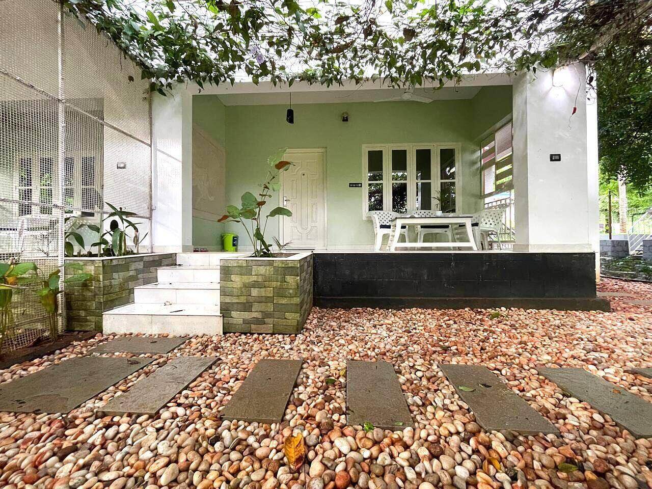 Private pebbled courtyard under white blossoms